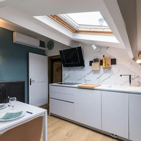 Apartment Charming Flat - Port Nice