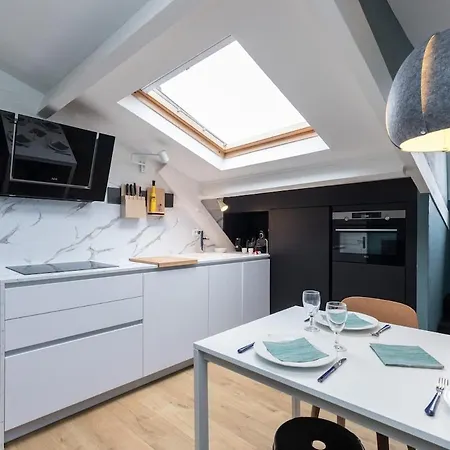Charming Flat - Port Apartment