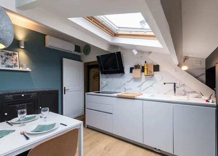 Apartment Charming Flat - Port Nizza